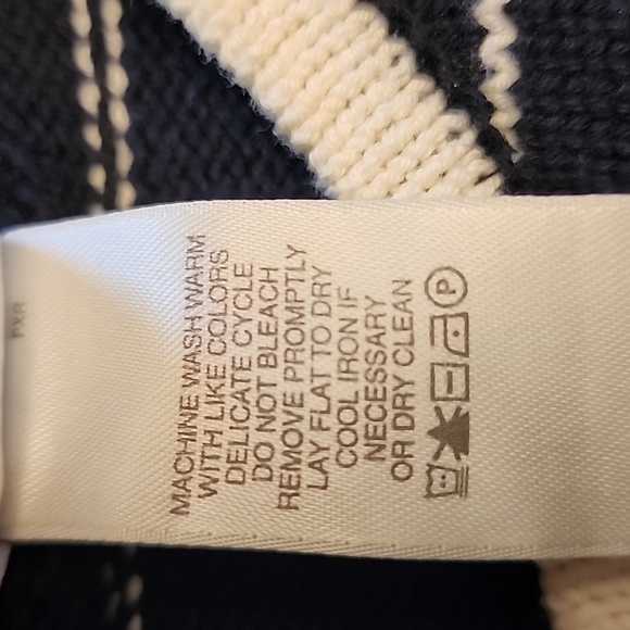 Liz Claiborne Women's Black and White Grid Sweater - Picture 8 of 9